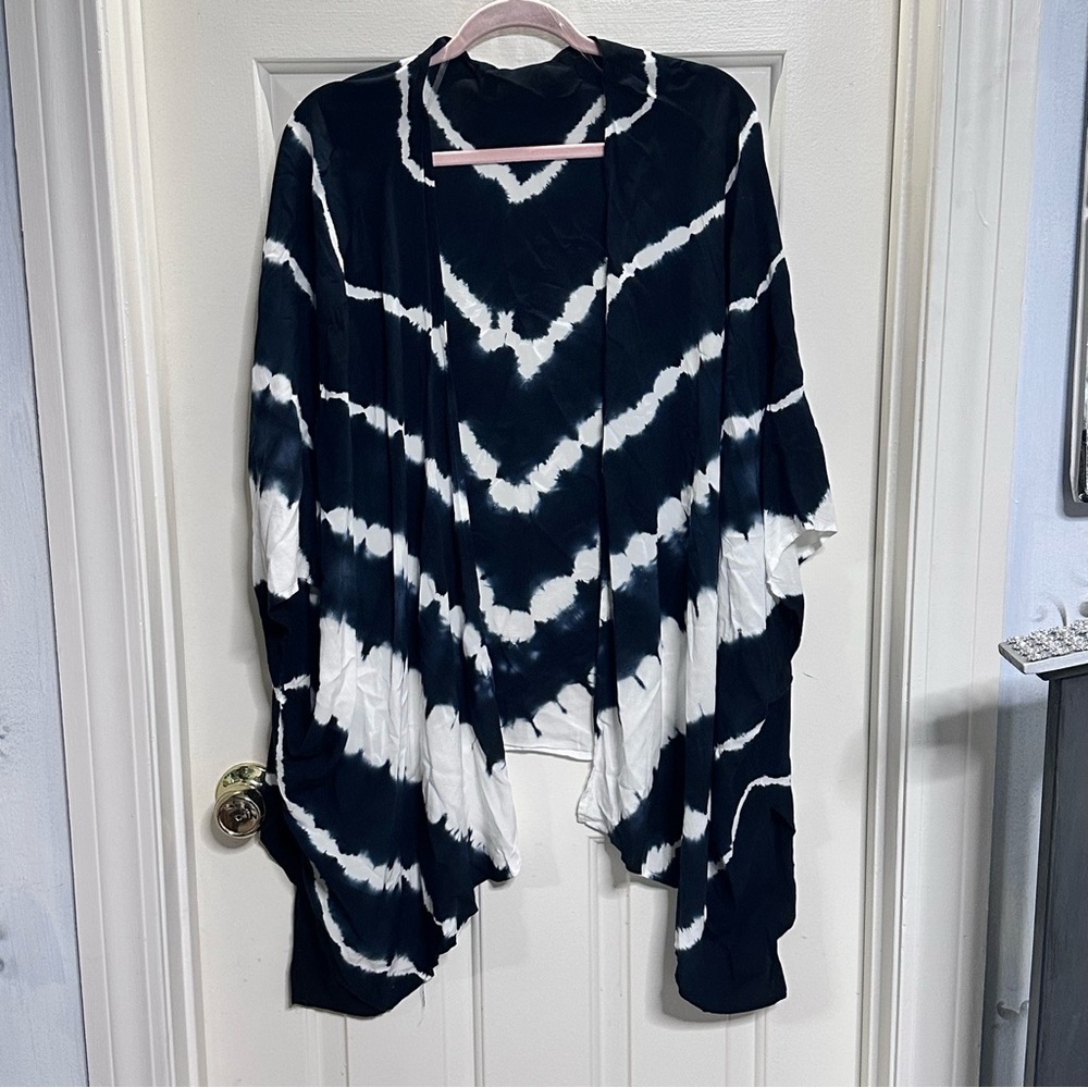 Charming Charlie Classic Black and White Tie-Dye Cardigan XL-2XL NEW